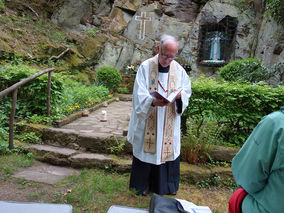 Feierliche Maiandacht in der Fatima-Grotte 